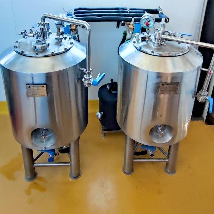 Dos propagadores de levadura de acero inoxidable