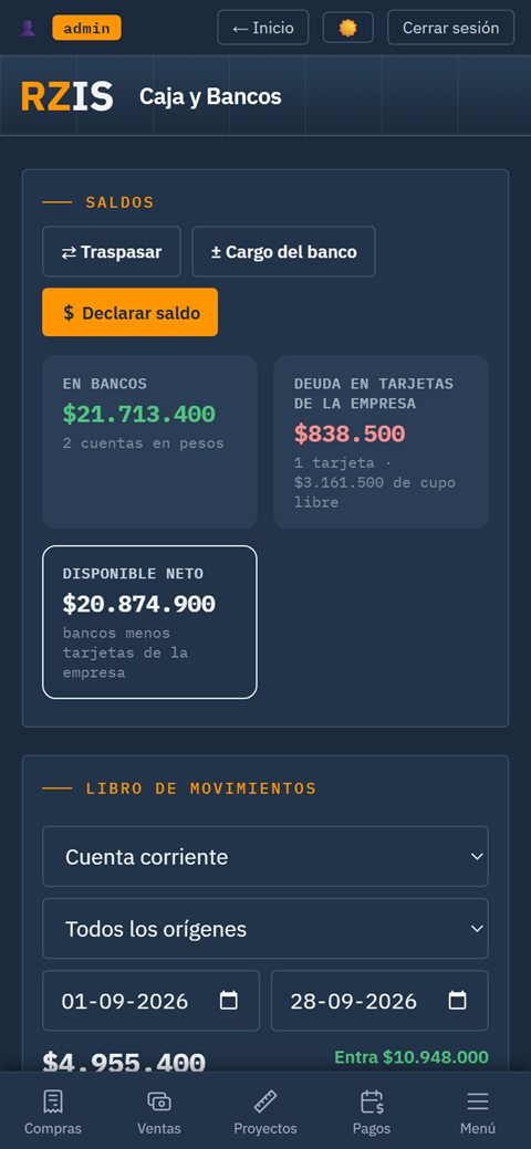 GesTraceen el celular, con datos de ejemplo: saldos en bancos, deuda en tarjetas y disponible neto, y el libro de movimientos